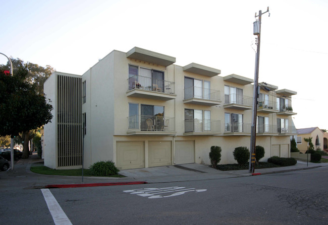 1400 Solano Ave in Albany, CA - Foto de edificio - Building Photo