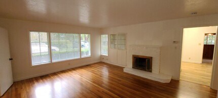 7611 Bodega Ave in Sebastopol, CA - Building Photo - Building Photo
