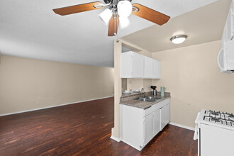 Balboa Ranch Apartments in Northridge, CA - Building Photo - Interior Photo