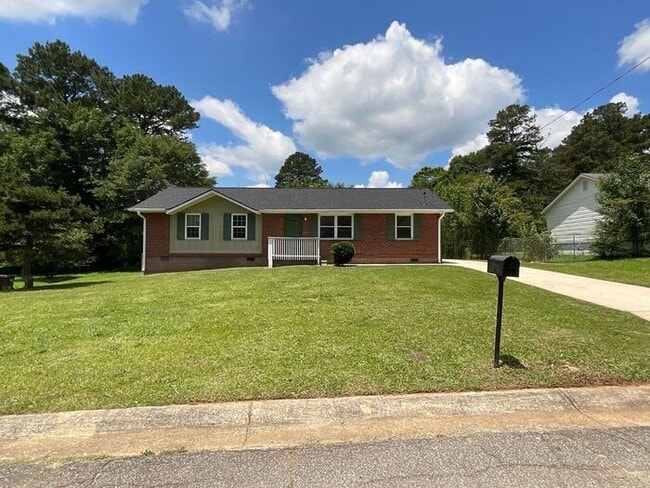 8919 Yarmouth Dr in Jonesboro, GA - Foto de edificio - Building Photo