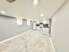 212 Allen St E in Waterloo, ON - Building Photo - Building Photo