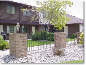 Candle Park South Townhomes in Fargo, ND - Foto de edificio - Building Photo