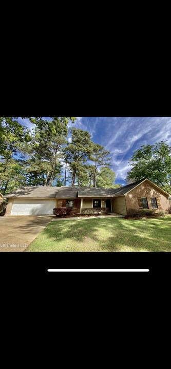 150 Dogwood Cir in Brandon, MS - Building Photo