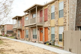 Townhomes at Vista Gardens in Pasadena, TX - Foto de edificio - Building Photo
