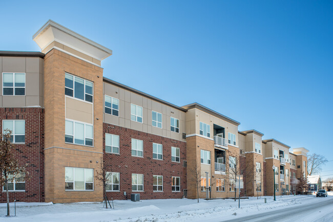 The Rosemount Senior Living at Steeple Center in Rosemount, MN - Foto de edificio - Building Photo