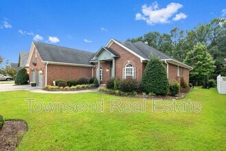 329 W Summerchase Dr in Fayetteville, NC - Foto de edificio - Building Photo