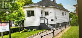 60 Phillip Ave in Toronto, ON - Building Photo