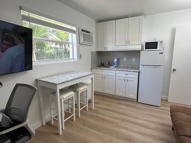 1040 Andrews Rd in West Palm Beach, FL - Building Photo - Building Photo