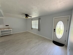 4423 Crestwood Dr N in St. Petersburg, FL - Building Photo - Building Photo