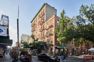 259-263 Bleecker St in New York, NY - Foto de edificio - Building Photo