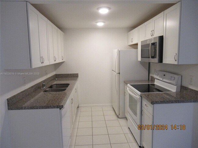 2405 Antigua Cir in Coconut Creek, FL - Building Photo - Building Photo