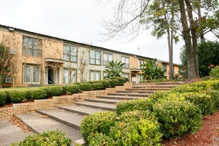 Riviere on MacGregor in Houston, TX - Building Photo