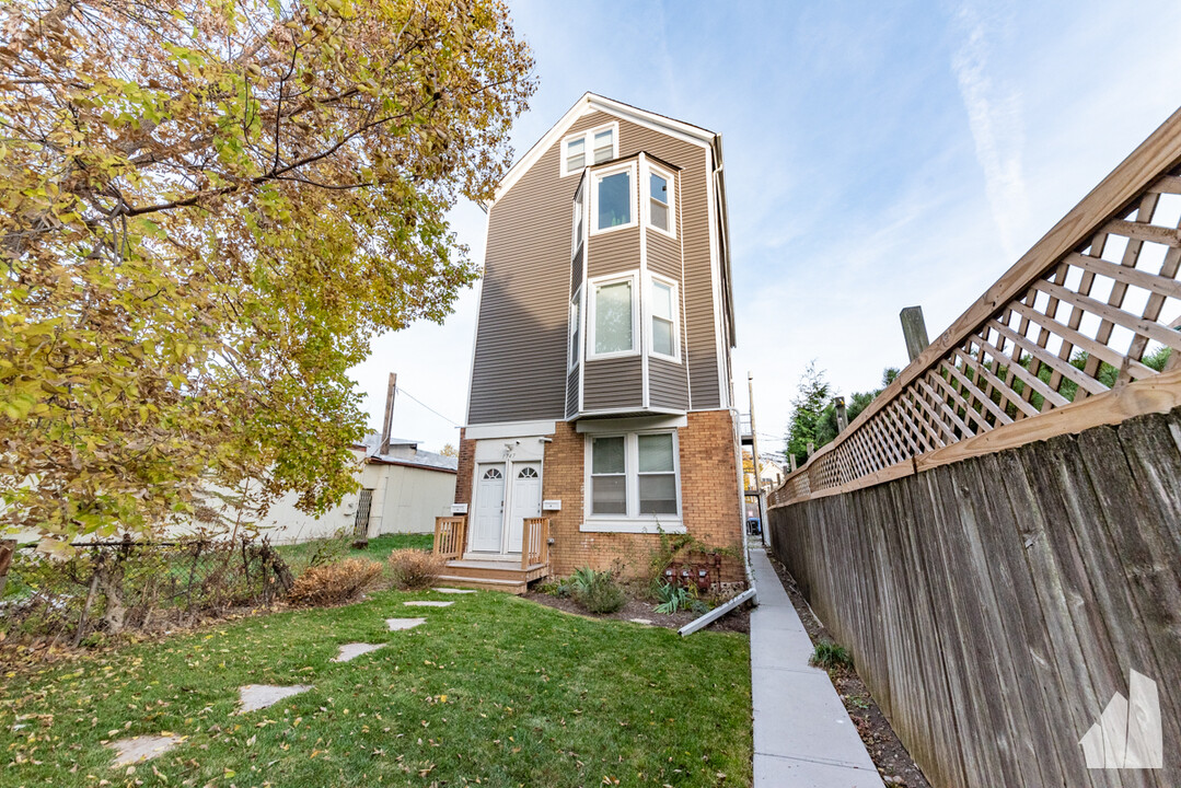 1747 N Spaulding Ave in Chicago, IL - Building Photo