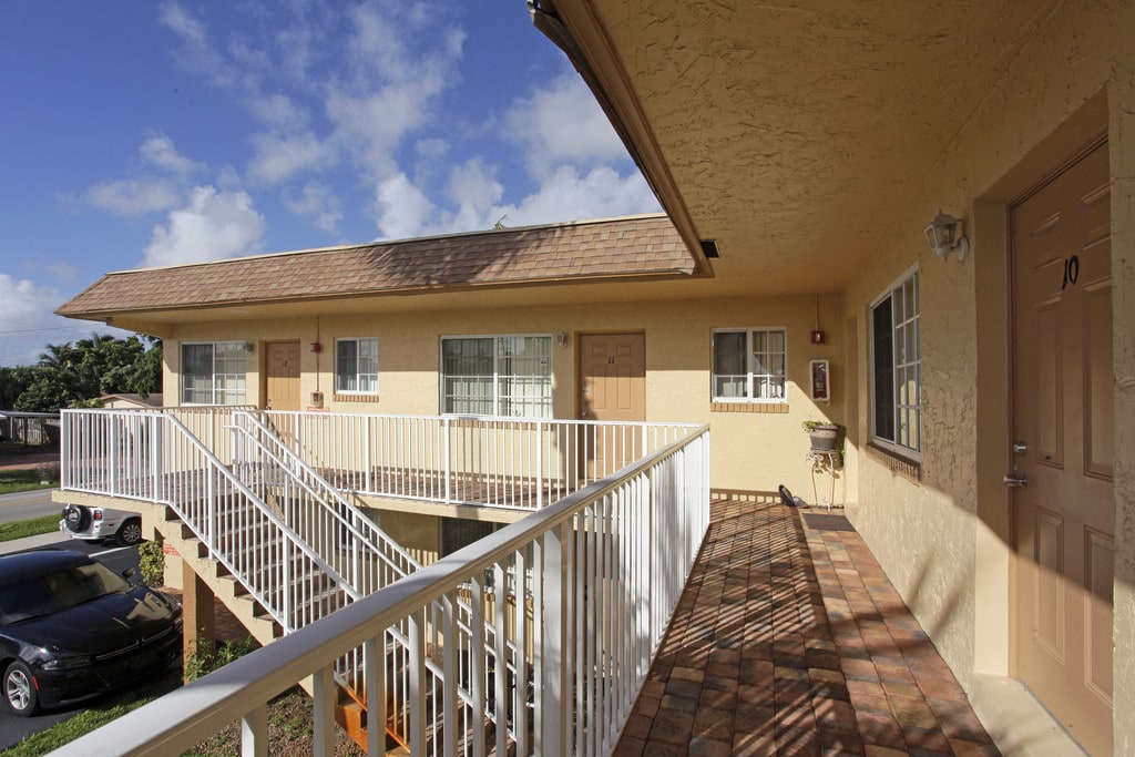 Kilmair Cresthaven Apartments in Pompano Beach, FL