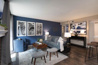 2701 Briarpark Dr in Houston, TX - Building Photo - Building Photo