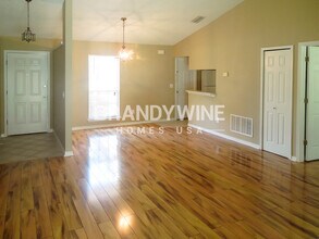 8145 Mactavish Way W in Jacksonville, FL - Foto de edificio - Building Photo