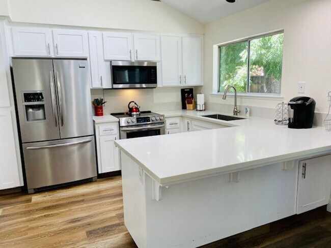 980 E Buckhill Rd in Fresno, CA - Building Photo - Building Photo