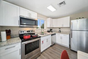2311 Scott St, Unit 4 in Hollywood, FL - Building Photo