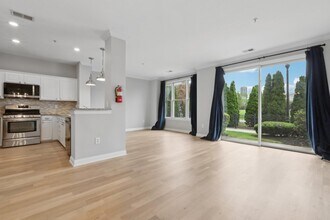 66 Lydia Dr in Guttenberg, NJ - Building Photo - Building Photo