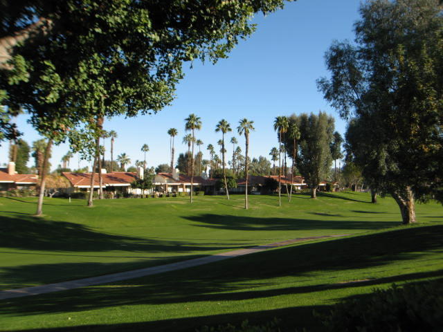 294 San Vincente Cir in Palm Desert, CA - Foto de edificio