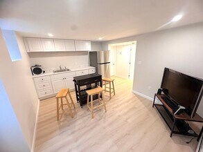 39 Cottage St in Stoneham, MA - Building Photo - Building Photo