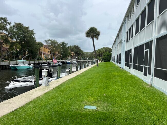 120 Lehane Ter, Unit 214 in North Palm Beach, FL - Building Photo - Building Photo