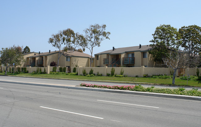 Leeward Village in Oxnard, CA - Foto de edificio - Building Photo