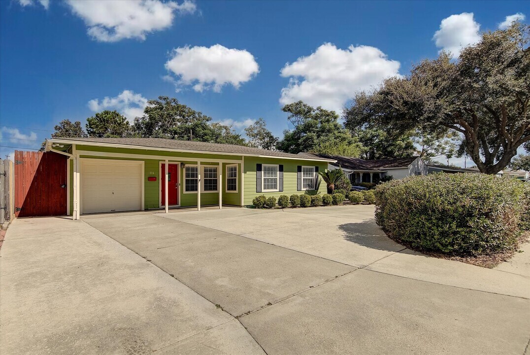 116 Tarpon Ave in Galveston, TX - Building Photo