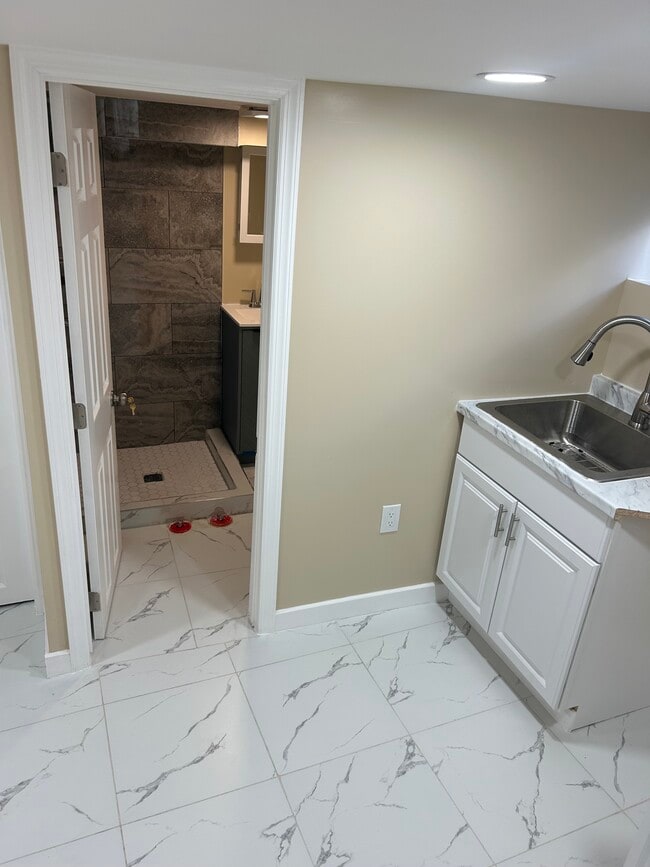 271 Claremont Ave in Jersey City, NJ - Foto de edificio - Building Photo