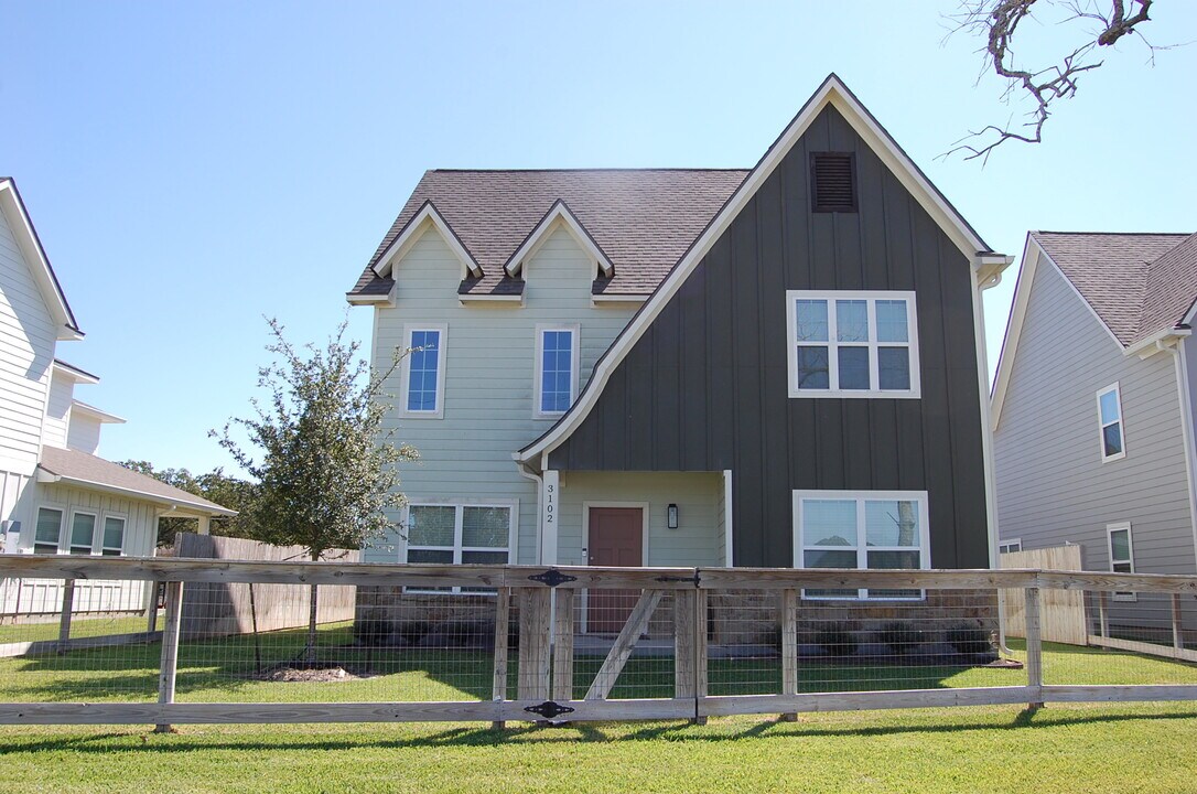 3102 Green St in Bryan, TX - Building Photo