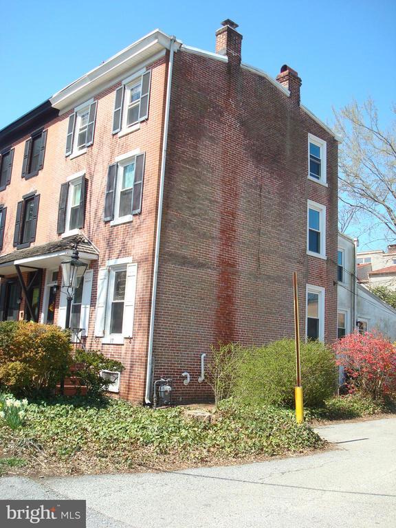 property at 17 Price St