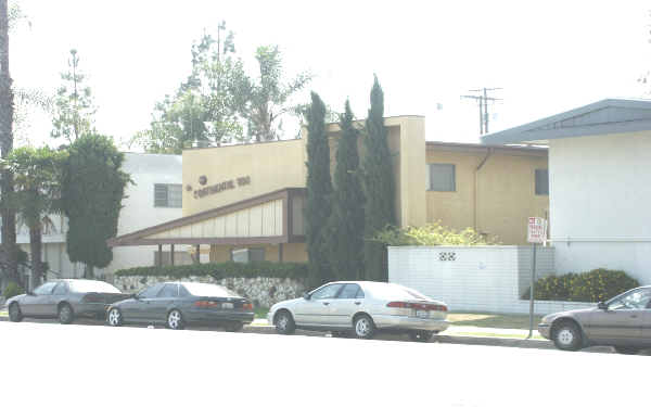 Continental  300 in Downey, CA - Foto de edificio