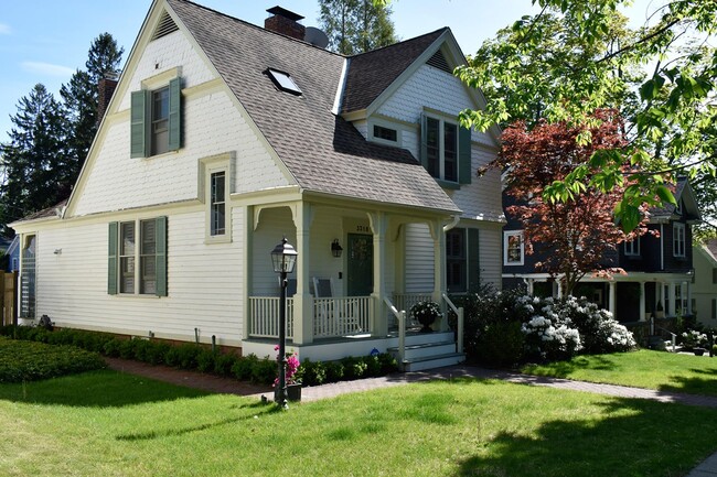 3318 Franklin Ave in Millbrook, NY - Building Photo - Building Photo