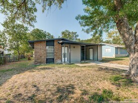 5830 Castle Yard Dr in San Antonio, TX - Building Photo