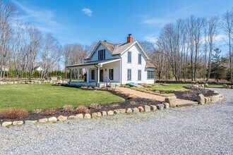 19000 Main Rd in Mattituck, NY - Building Photo - Building Photo