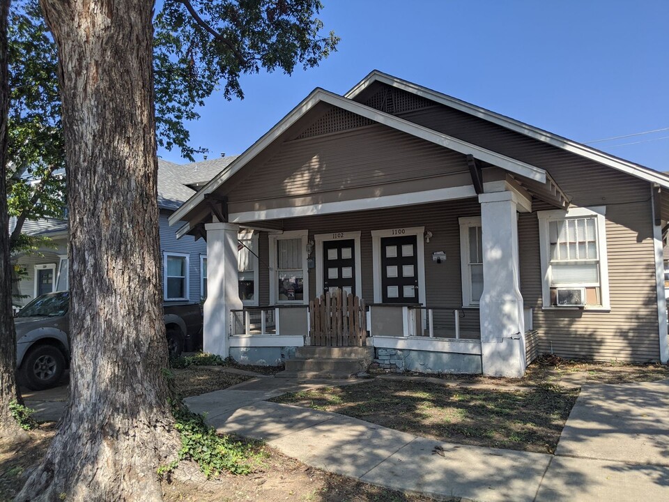 1100-1102 W Arlington Ave in Fort Worth, TX - Foto de edificio