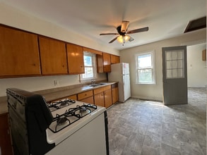 275 S Douglas Ave in Bradley, IL - Building Photo - Building Photo