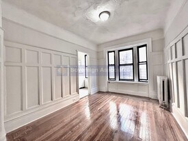 717 W 177th St, Unit 4 in New York, NY - Building Photo