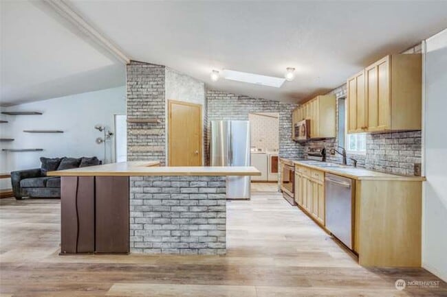 40 E Totten Pl in Shelton, WA - Foto de edificio - Building Photo