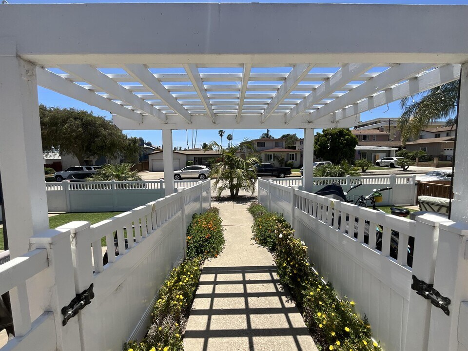 1948 Reed Ave in San Diego, CA - Building Photo