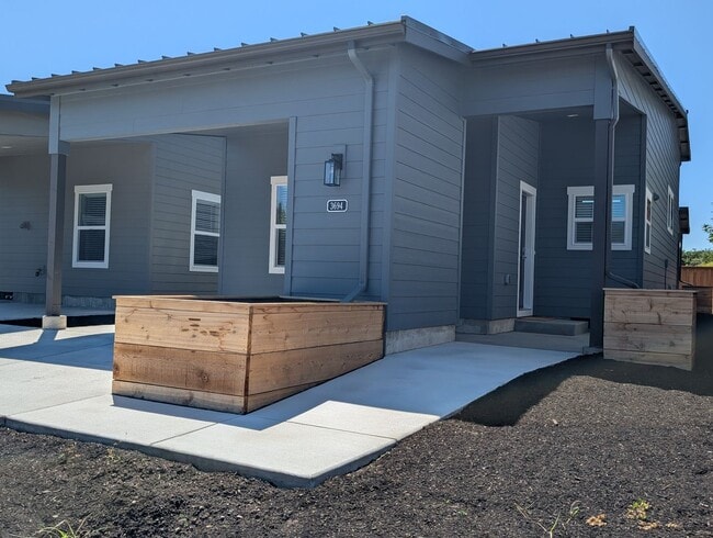 3694 Babcock Ln in Eugene, OR - Building Photo - Building Photo