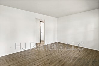 1738 Bradshaw Dr in St. Louis, MO - Building Photo - Building Photo