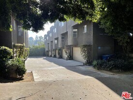1083 1/2 W Kensington Rd in Los Angeles, CA - Building Photo