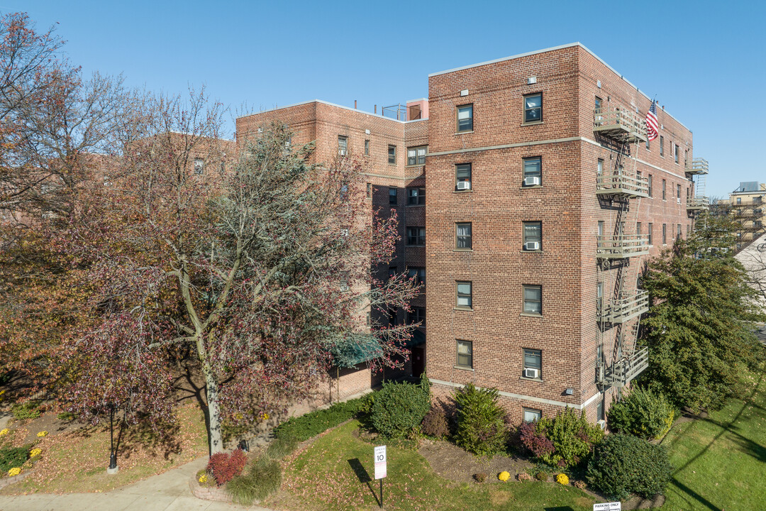 Hudson Terrace in Fort Lee, NJ - Building Photo