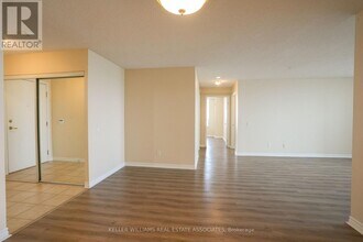 35-1835 Kingsbridge Garden Cir in Mississauga, ON - Building Photo - Building Photo