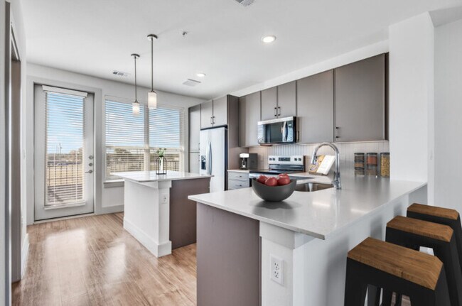 Victoria Row in Dallas, TX - Foto de edificio - Building Photo