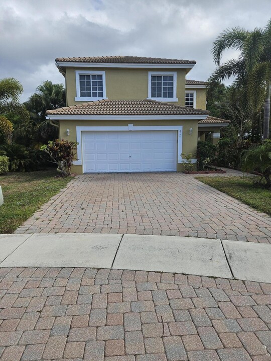 6174 Adriatic Way in Greenacres, FL - Foto de edificio