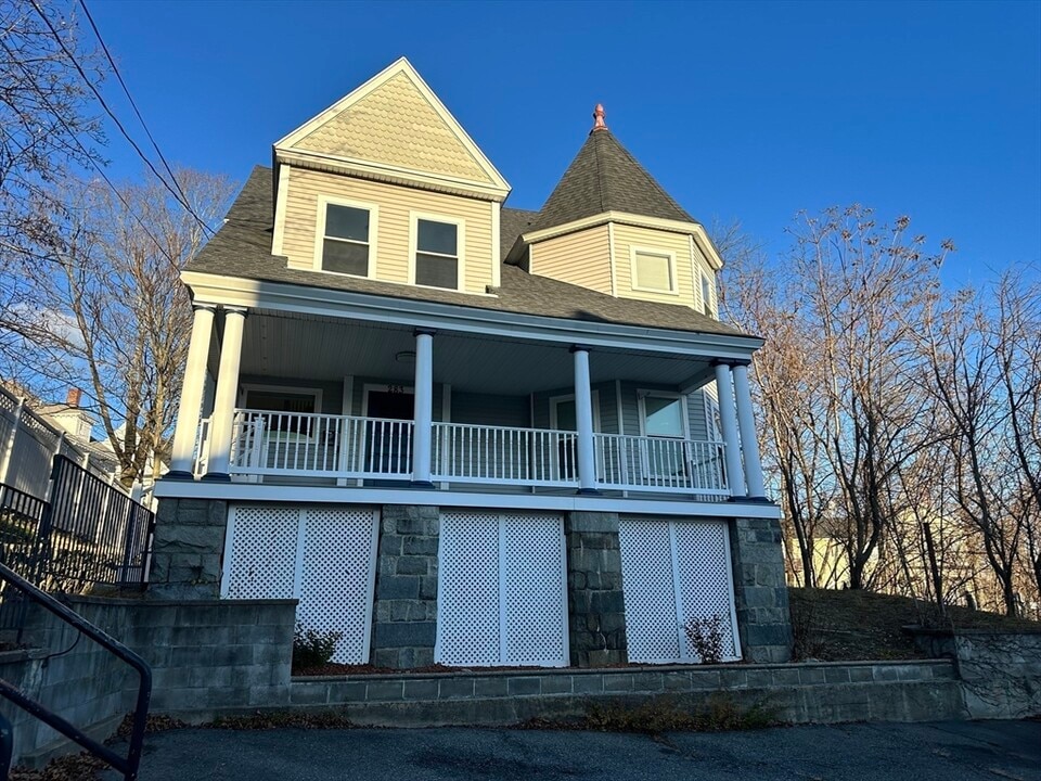 283 Broadway in Methuen, MA - Building Photo