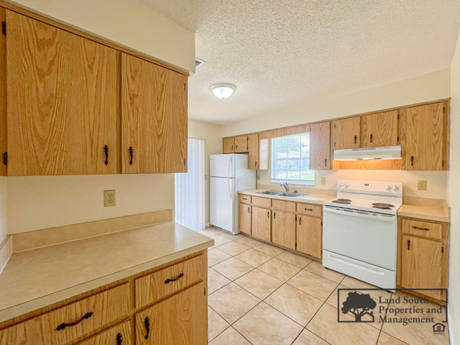 5818 Charlton Dr in Lakeland, FL - Building Photo - Building Photo