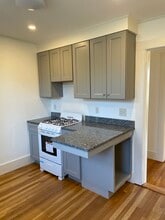 17 Jersey St., Unit #2 Second floor in Marblehead, MA - Building Photo - Building Photo